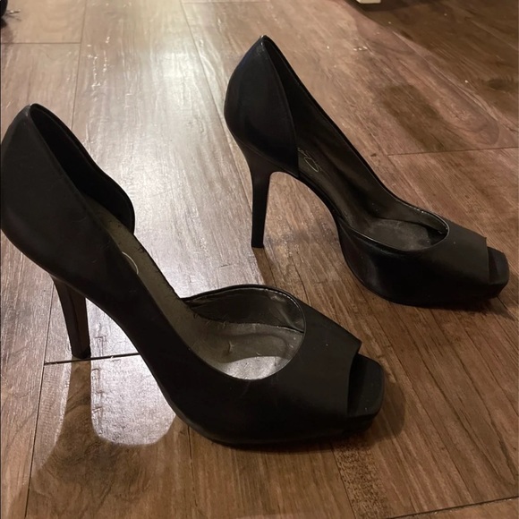 Jessica Simpson “Josette” Style pump in black. Size 36 (5.5) - Picture 3 of 5